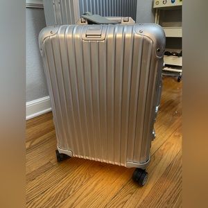 RIMOWA TOPAS 21" CABIN MULTIWHEEL LUGGAGE 34.0L